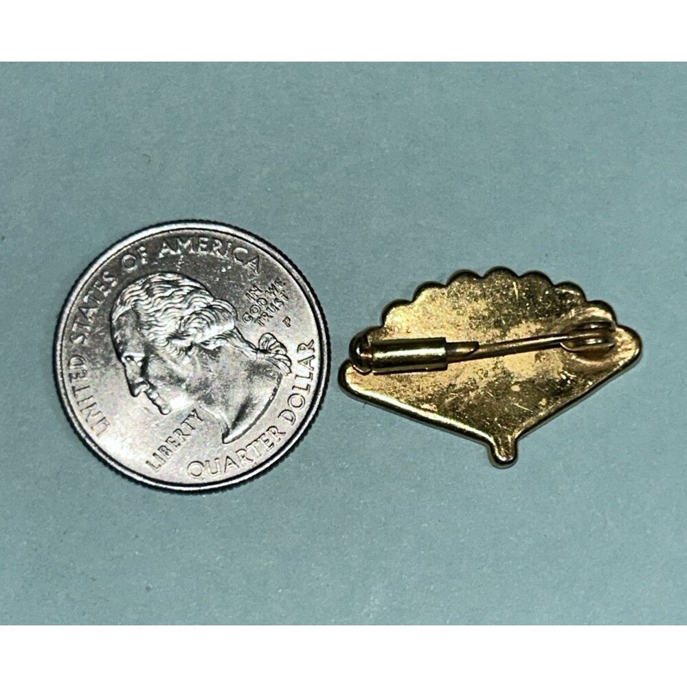 Vintage Damascene Type Patterned Fan Brooch or Lapel Pin - Picture 2 of 2
